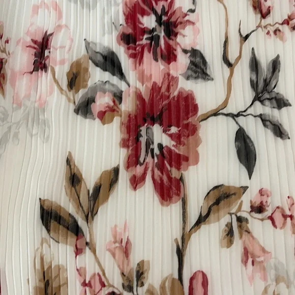 White House Black Market Pleated Blouse - Picture 8 of 13